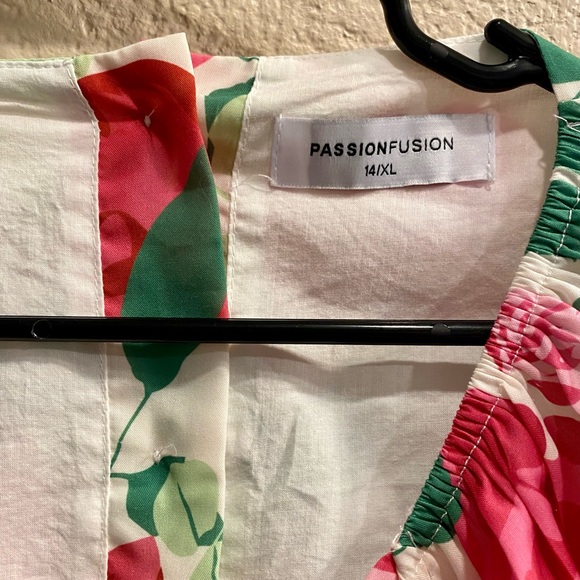 Mini Pink Floral Dress, puff shelves, open back - Picture 4 of 6